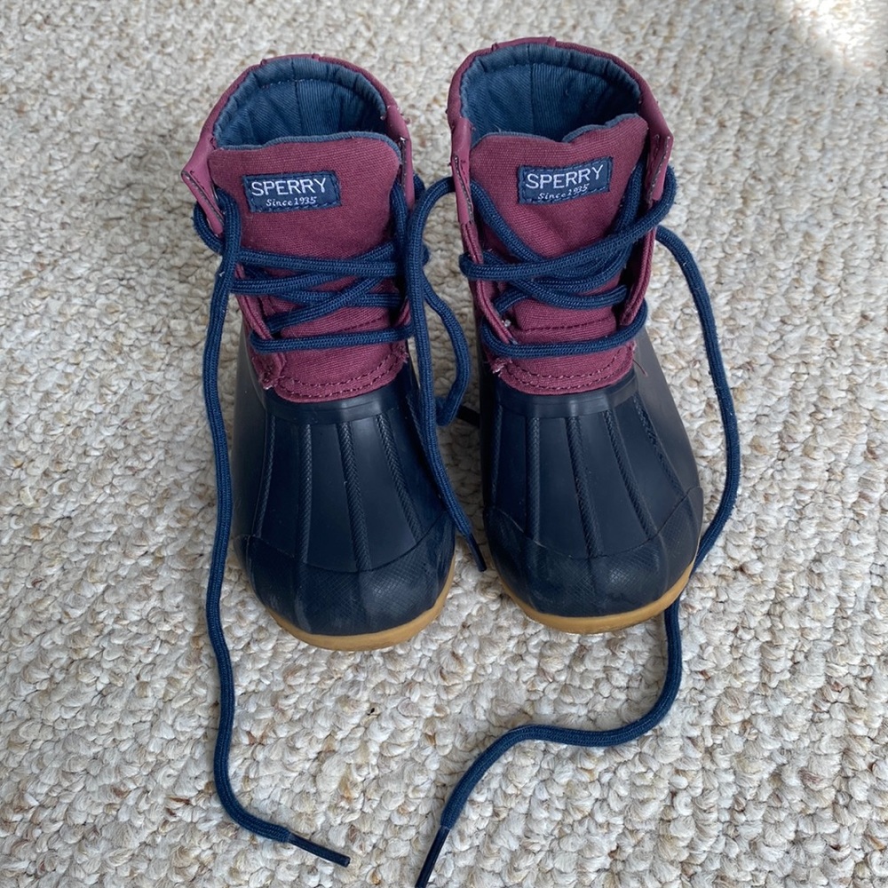 Sperry kids waterproof winter boot, size US 8, purple/blue, excellent condition